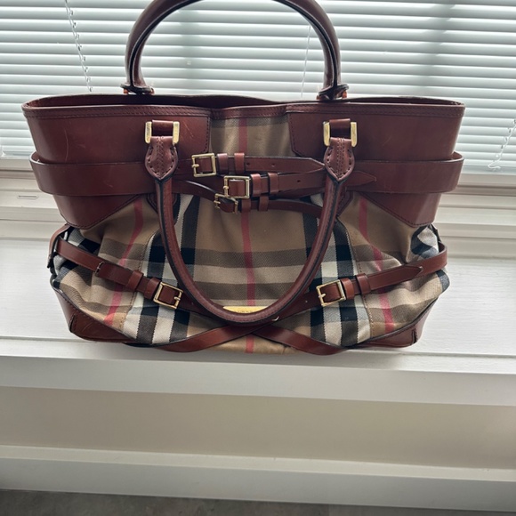 Burberry Tote Handbag - Picture 3 of 7
